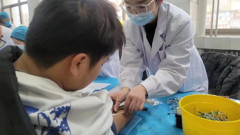 孕前体检套餐的价格因地区、医院、项目等因素而有所不同。以下是一些参考价格：